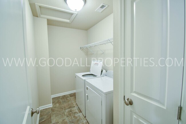 Building Photo - 4 Bedroom 3.5 Bath in Waukee