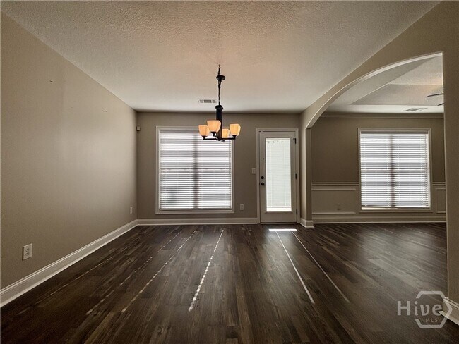 Building Photo - 140 Rolling Oaks Ln