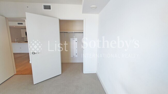 Building Photo - Ae'o #1909  |  Honolulu, HI