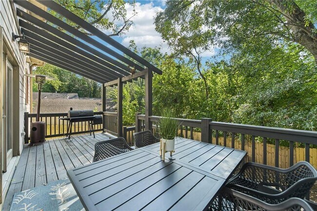 Building Photo - 1399 N Druid Hills Rd