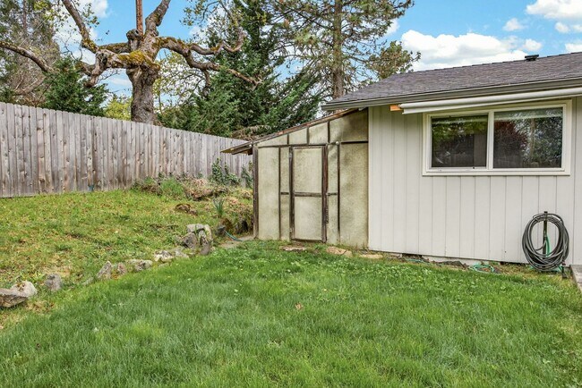 Building Photo - Unfurnished Light-Filled, Beautifully Updated 3-Bedroom Home in Jacksonville