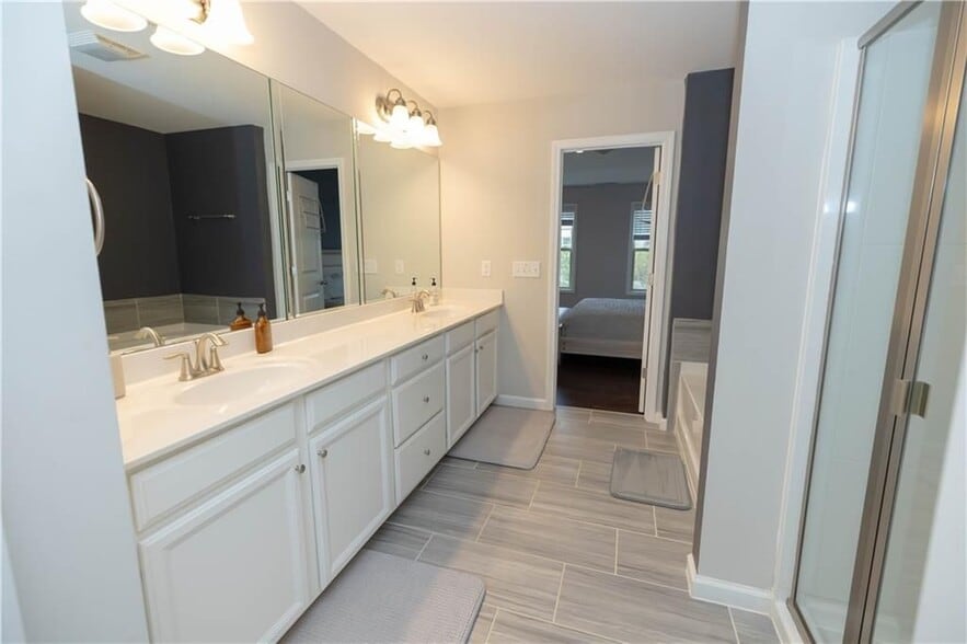 Building Photo - 7245 Heritage Oak Ct