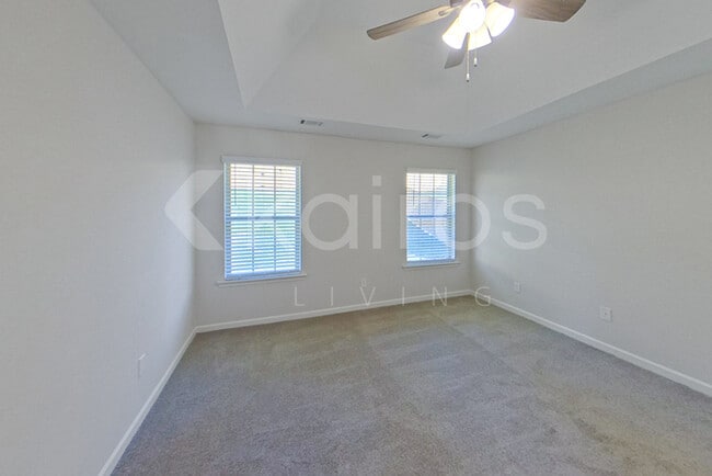 Building Photo - 751 Park Ln