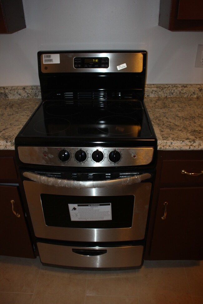 Oven - 13040 Dronfield Ave