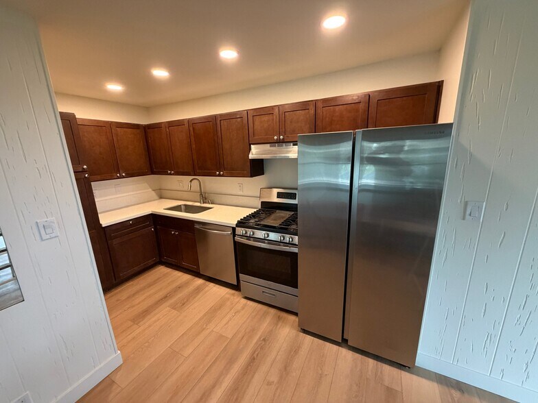 Building Photo - 664 Sunfish Way