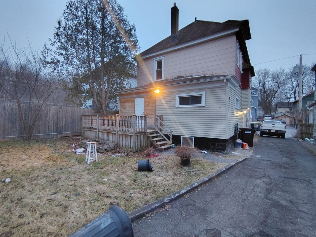 Building Photo - 147 E Matson Ave