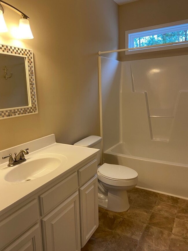 Building Photo - One Level Lake Gaston Home - Hubquarter Cr...