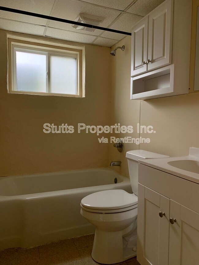 Building Photo - 402 W Tombigbee St