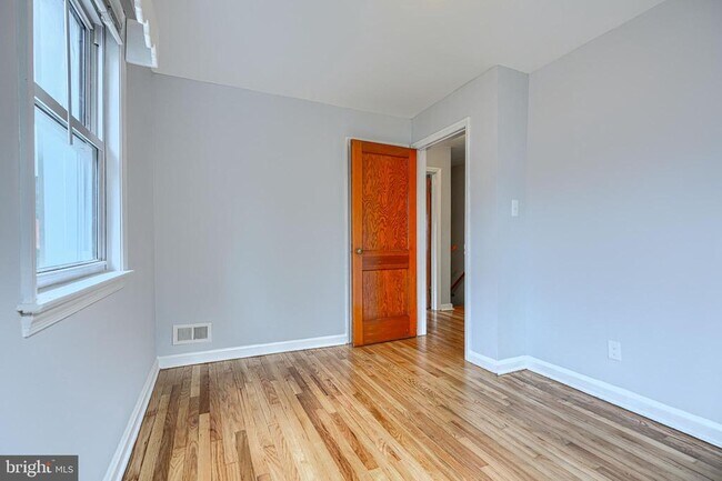 Building Photo - 7114 Greenwood Ave