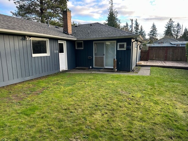 Building Photo - Walkable to Silas High School