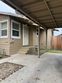 Building Photo - Sweet 2/1 Available NOW!!!