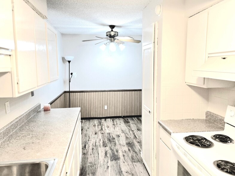 Building Photo - 3032 SW Lydia Ave