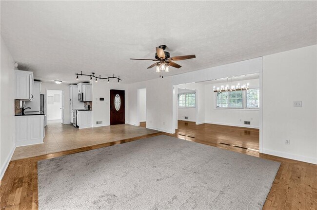 Building Photo - 318 Tyrone Rd