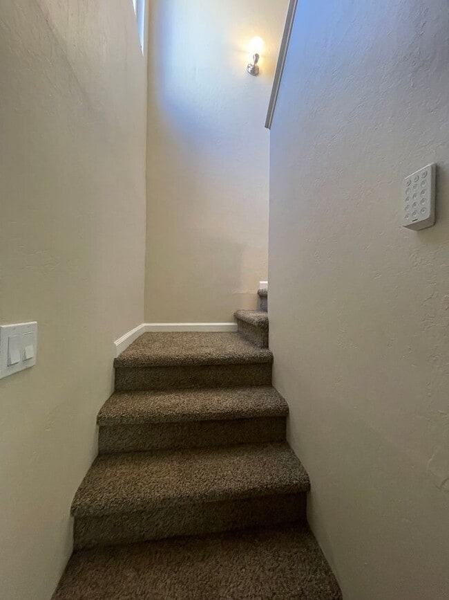 Building Photo - Wonderful Updated 2 Bedroom Home.