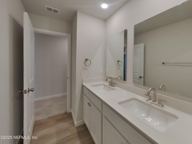 Building Photo - 14865 Praline Ct