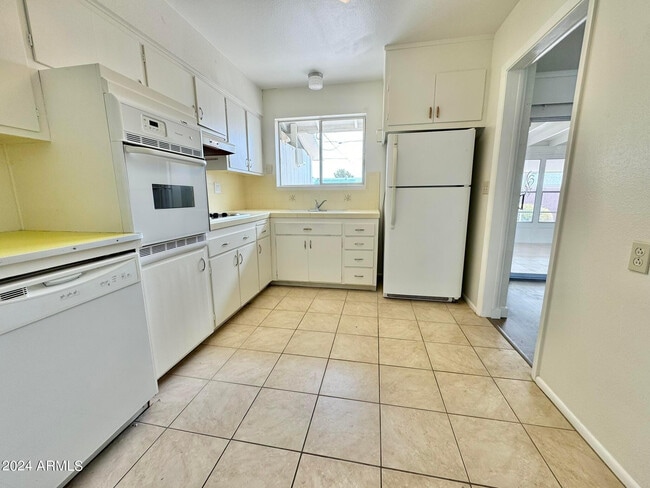 Building Photo - 11013 N 110th Dr