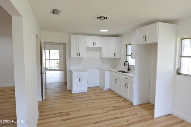 Building Photo - 6672 Kinlock Dr