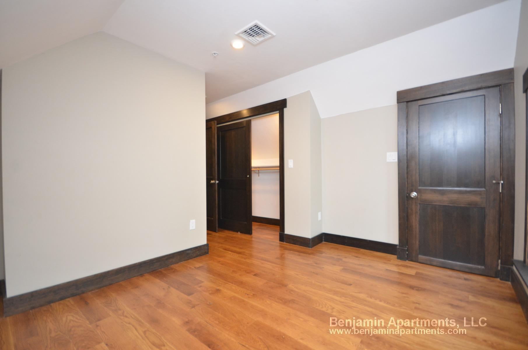 Building Photo - 46 Creighton St