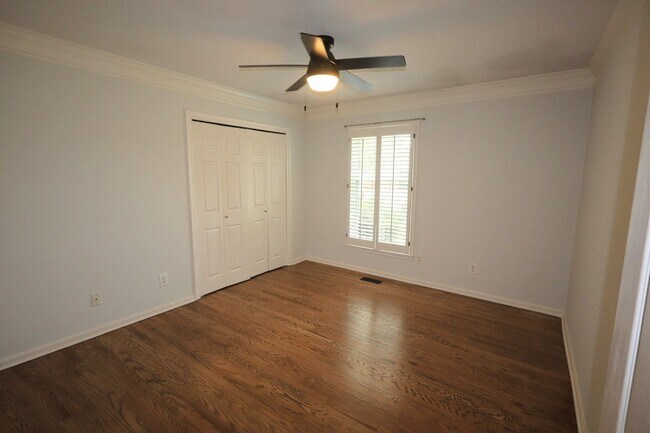 Building Photo - 8231 Lake Terrace Dr