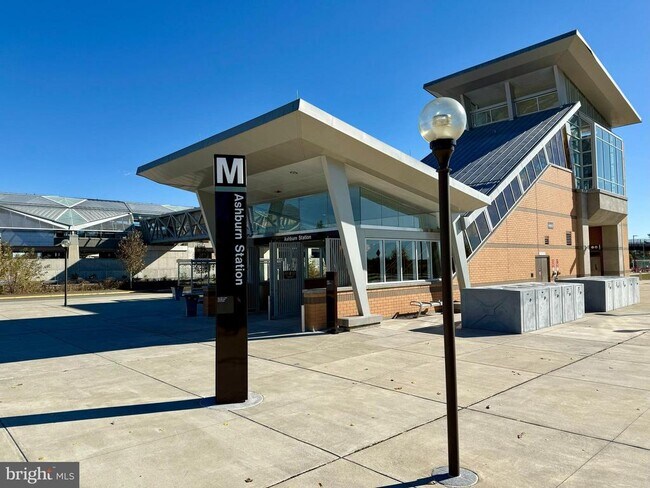 Building Photo - 43544 Jefferson Park St