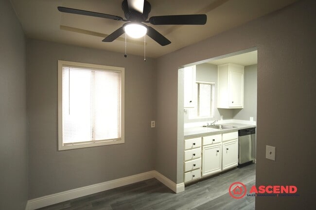 Building Photo - 1318-1320 El Tejon Ave