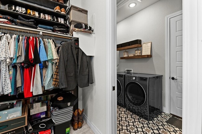 Building Photo - 127 Loysoya St