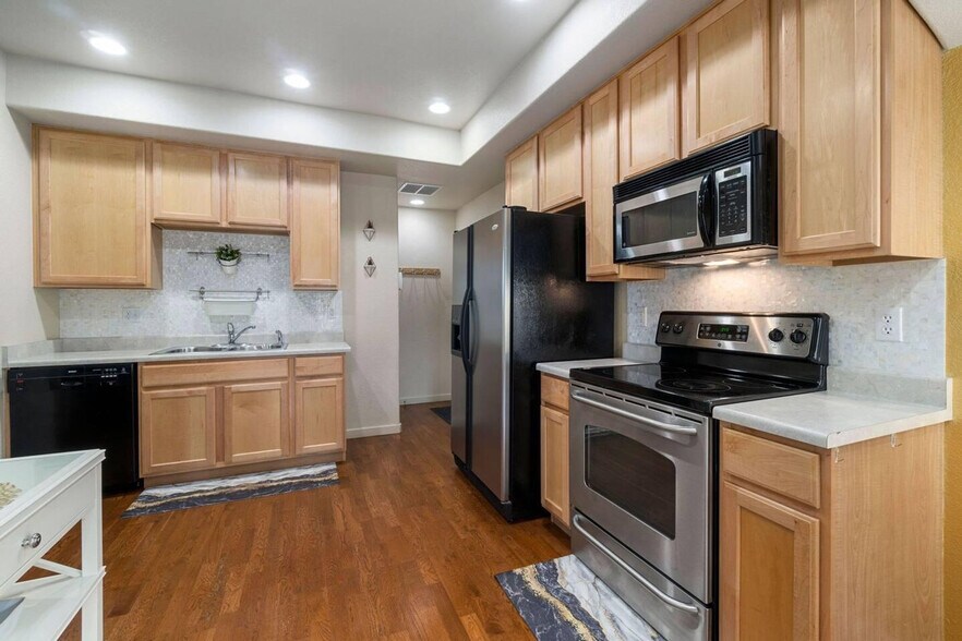 Building Photo - 2919 Emporia Ct