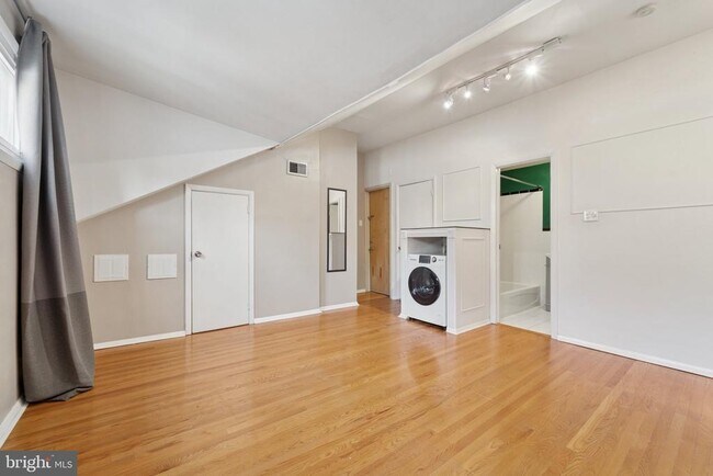 Building Photo - 1029 Spruce St