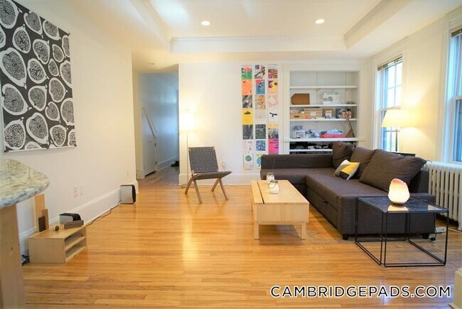 Building Photo - 28 Healey St