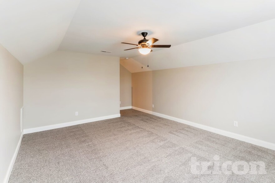 Building Photo - 341 Green Hills Dr