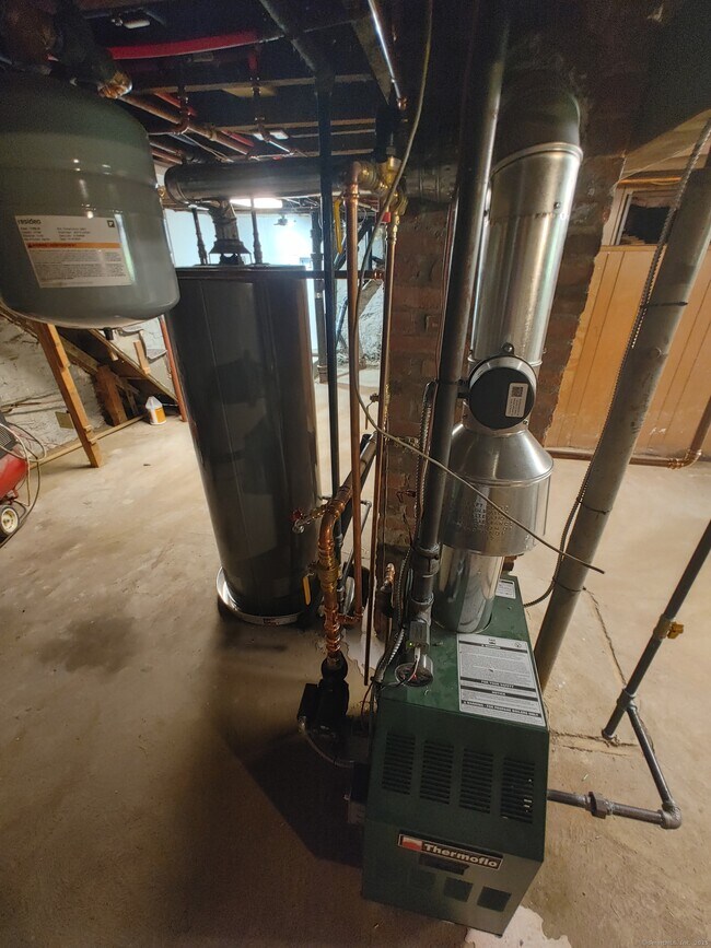 Building Photo - 15 Stock Pl