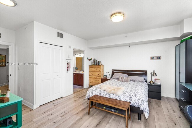 Building Photo - 2301 SW 27th Ave