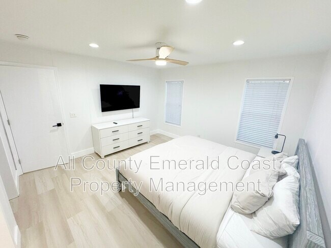 Building Photo - 444 Montigo Ave N