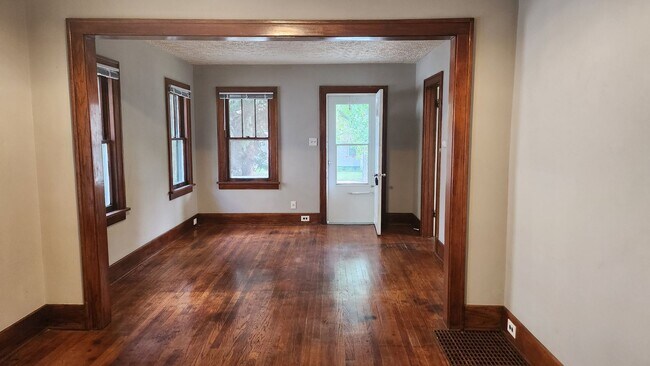 Building Photo - 5519 Hickory St