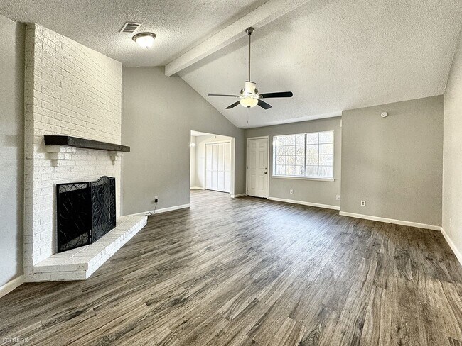 Building Photo - 3 br, 2 bath House - 1911 Bogatto St