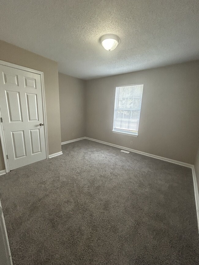 Building Photo - 2070 Carneal Ln