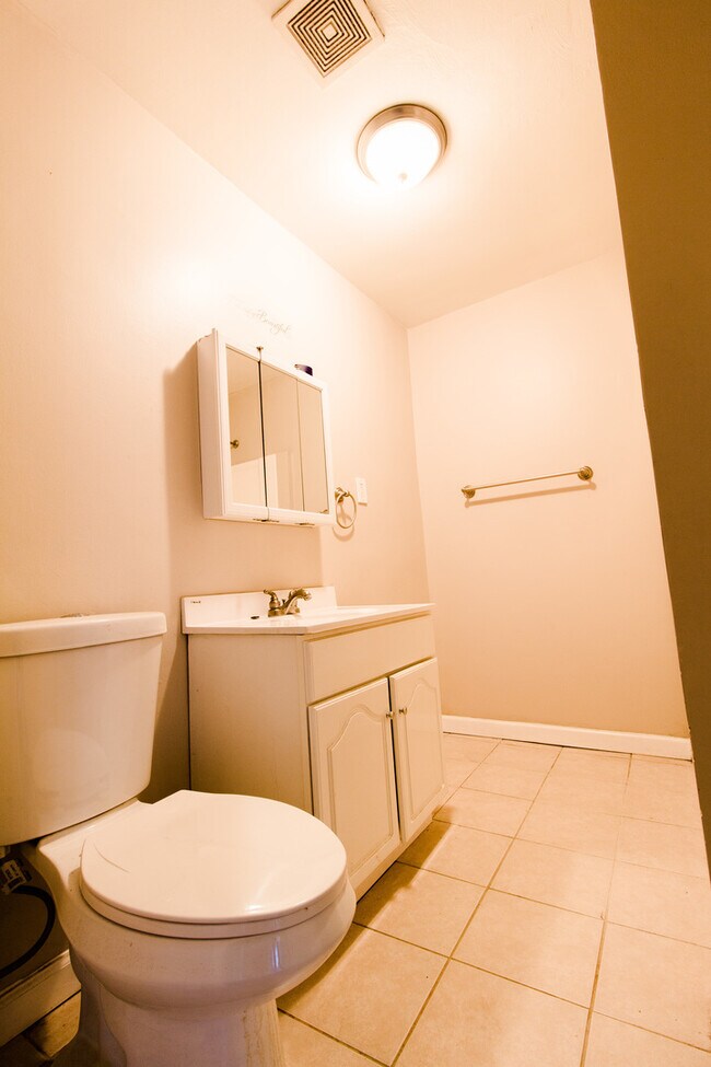 Building Photo - 1028 E Warrington Ave