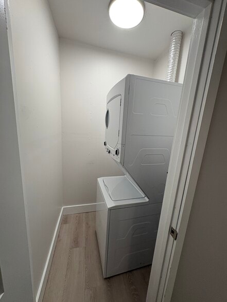 Building Photo - 136 Albany Blvd