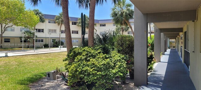 Building Photo - 270 Layne Blvd