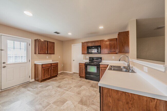 Building Photo - 25% OFF FIRST MONTH'S RENT WITH 12 MONTH LEASE! Lovely 3 bedroom, 2 bath home in Harriet Creek Ra...