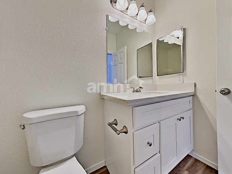 Building Photo - 265 S Summer Meadow St