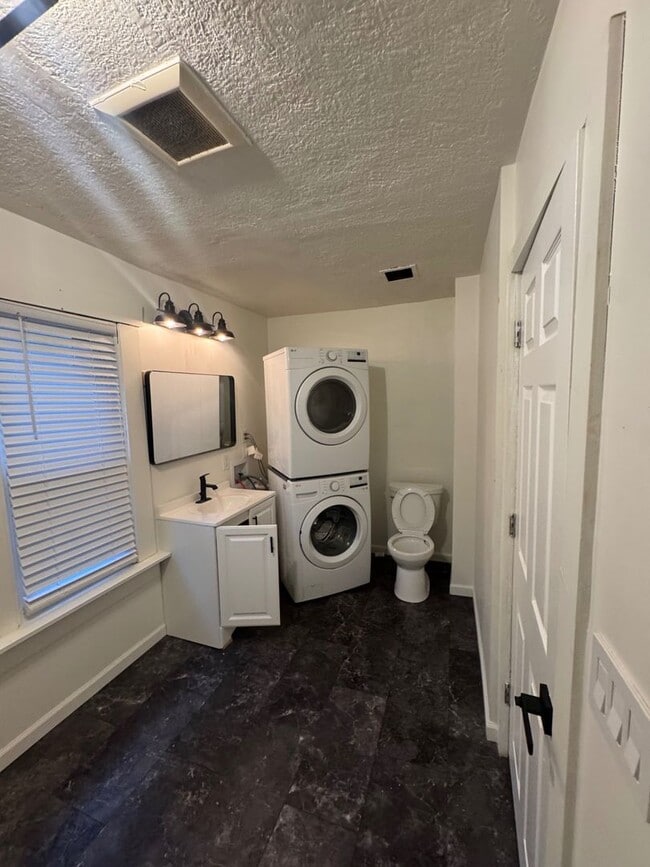 Building Photo - 1573 S 3rd St