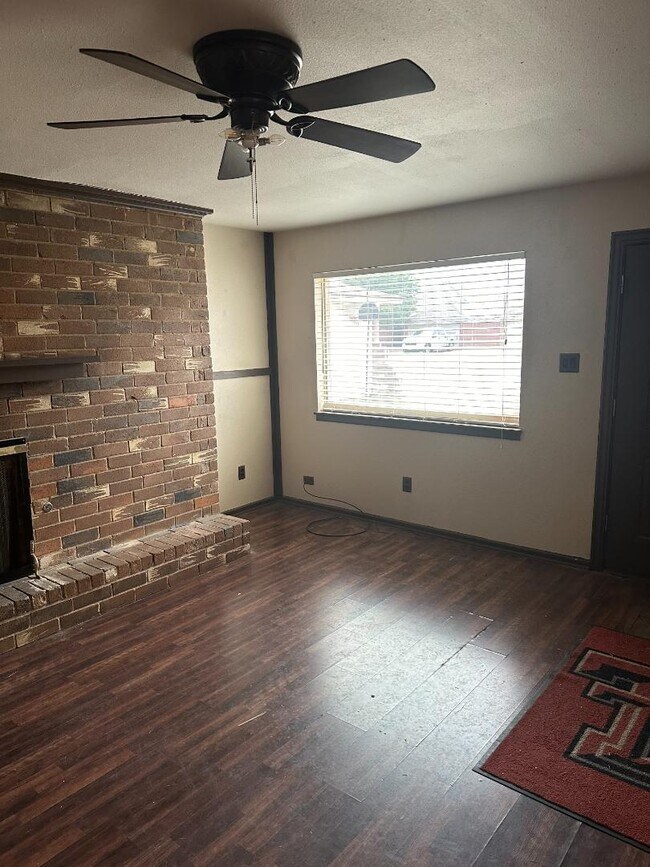Building Photo - 616 N Elkhart Ave