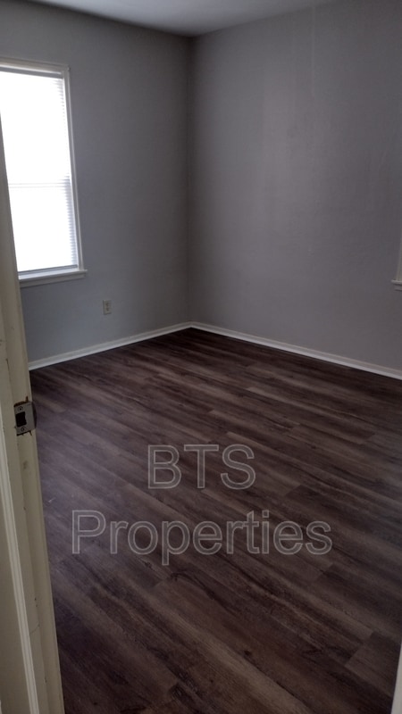 Building Photo - 717 E Gift Ave