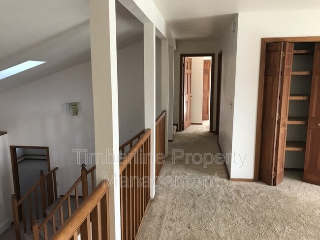 Building Photo - 936 Caribou Dr W