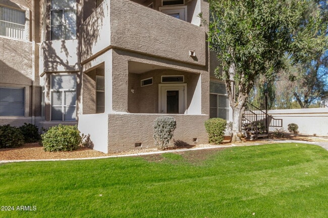 Building Photo - Immaculate Lakewood Community Condo