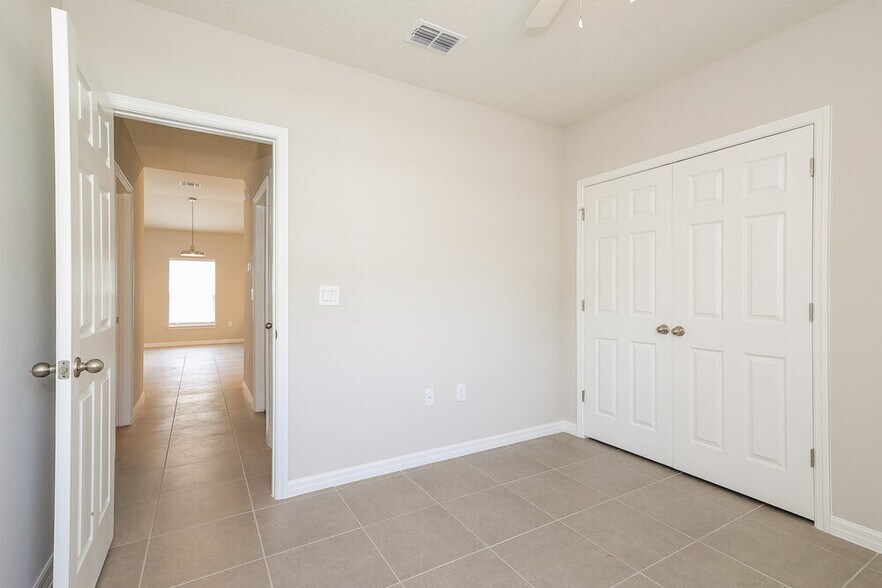 Building Photo - 1660 Redfin Dr