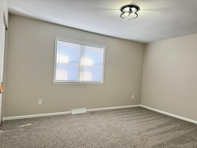 Building Photo - 1905 Walnut Ridge Dr