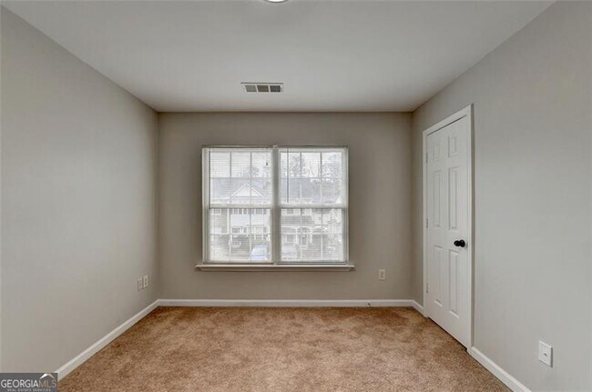 Building Photo - 903 Redwood Dr