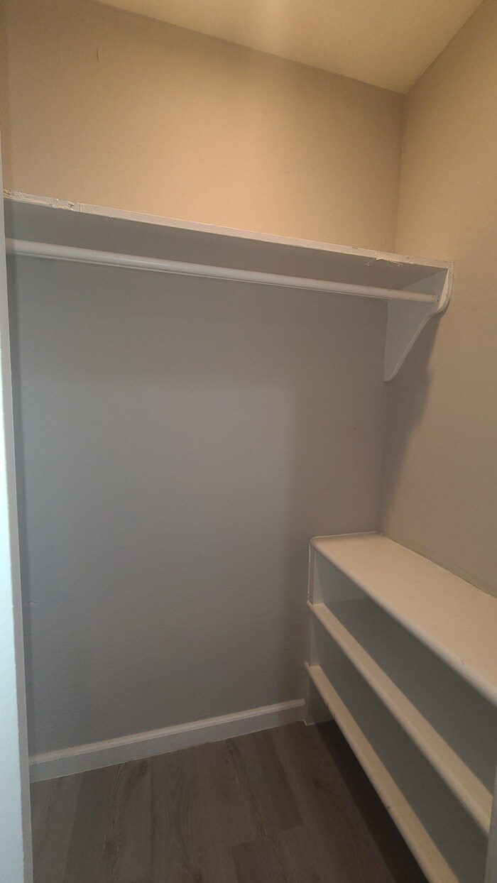 Building Photo - 5709 N 8th Pl